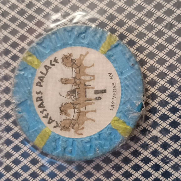 Historic Caesar's Palace VC casino Playing Cards with $1 Casino Chip - Picture 4 of 8